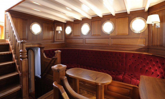 Sailing Schooner ATLANTIC -  Salon Seating